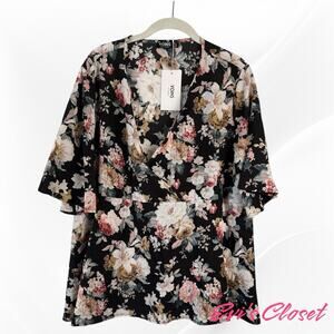 Yoins Floral Short Flutter Sleeves V Neck Blouse  Floral Size 2XL. US 18. NWT